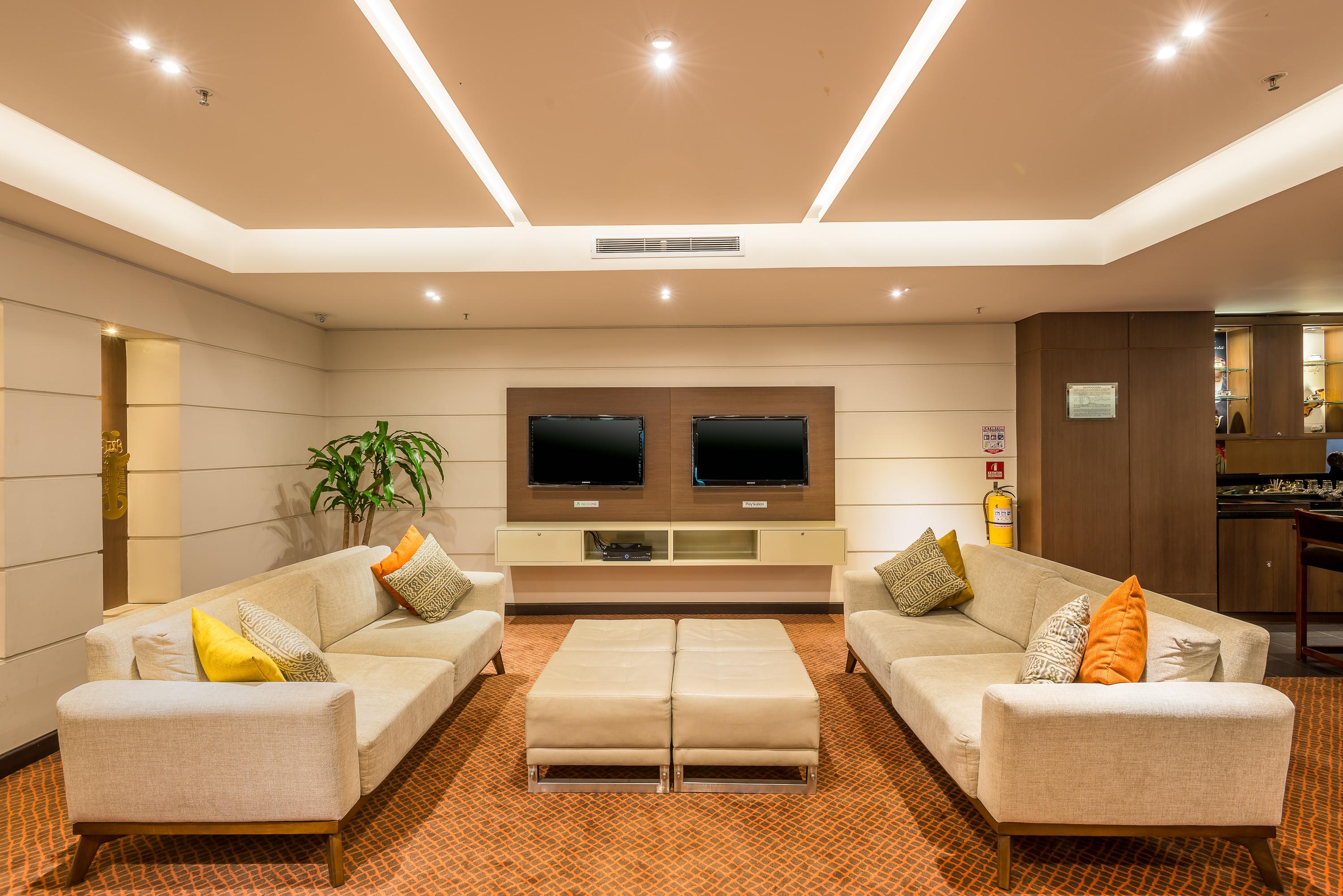 Hotel Dann Carlton Bogotá Exteriér fotografie The living room of a suite at the hotel