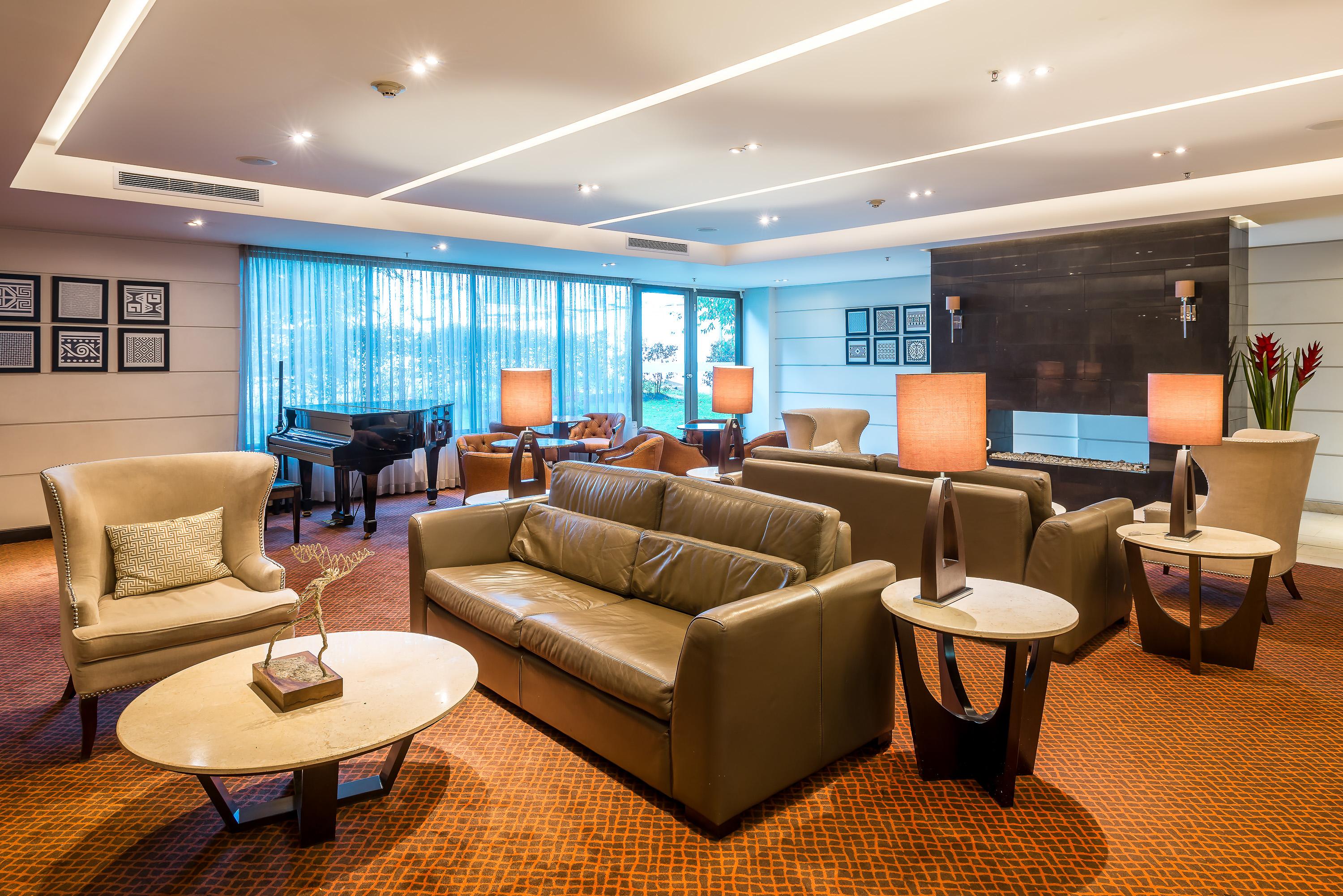 Hotel Dann Carlton Bogotá Exteriér fotografie The Royal Orchid Lounge at Suvarnabhumi Airport