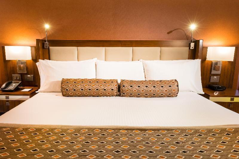 Hotel Dann Carlton Bogotá Pokoj fotografie A bed