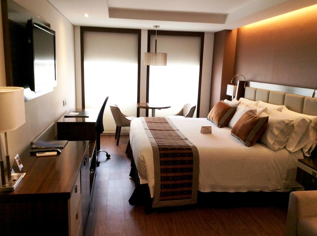 Hotel Dann Carlton Bogotá Exteriér fotografie A room at the hotel